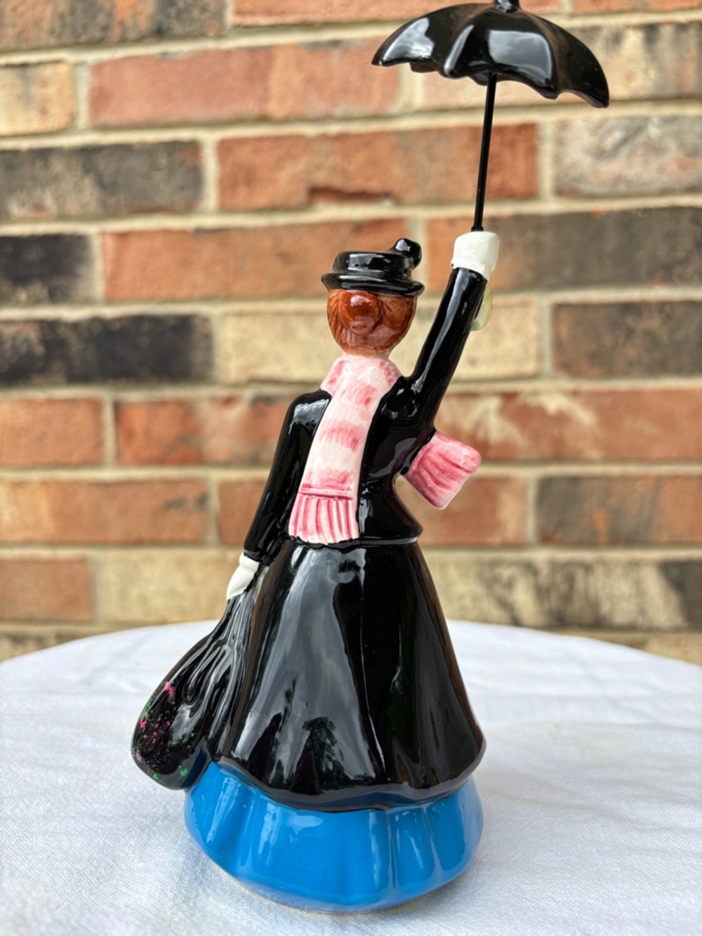 Vintage Mary Poppins with Umbrella Ceramic Figurine - Picture 3 of 6